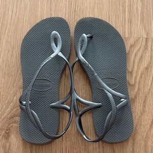 Havaianas Metallic Gray Slim-Strap Flip Flops 🩴 USA 🇺🇸 9/10 EUR 41/42 39-40 grey
